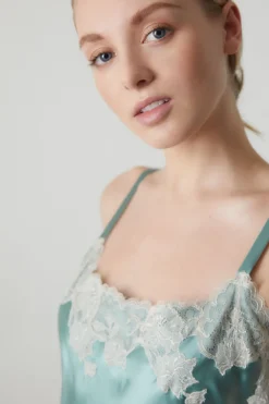 Lolita Chemise