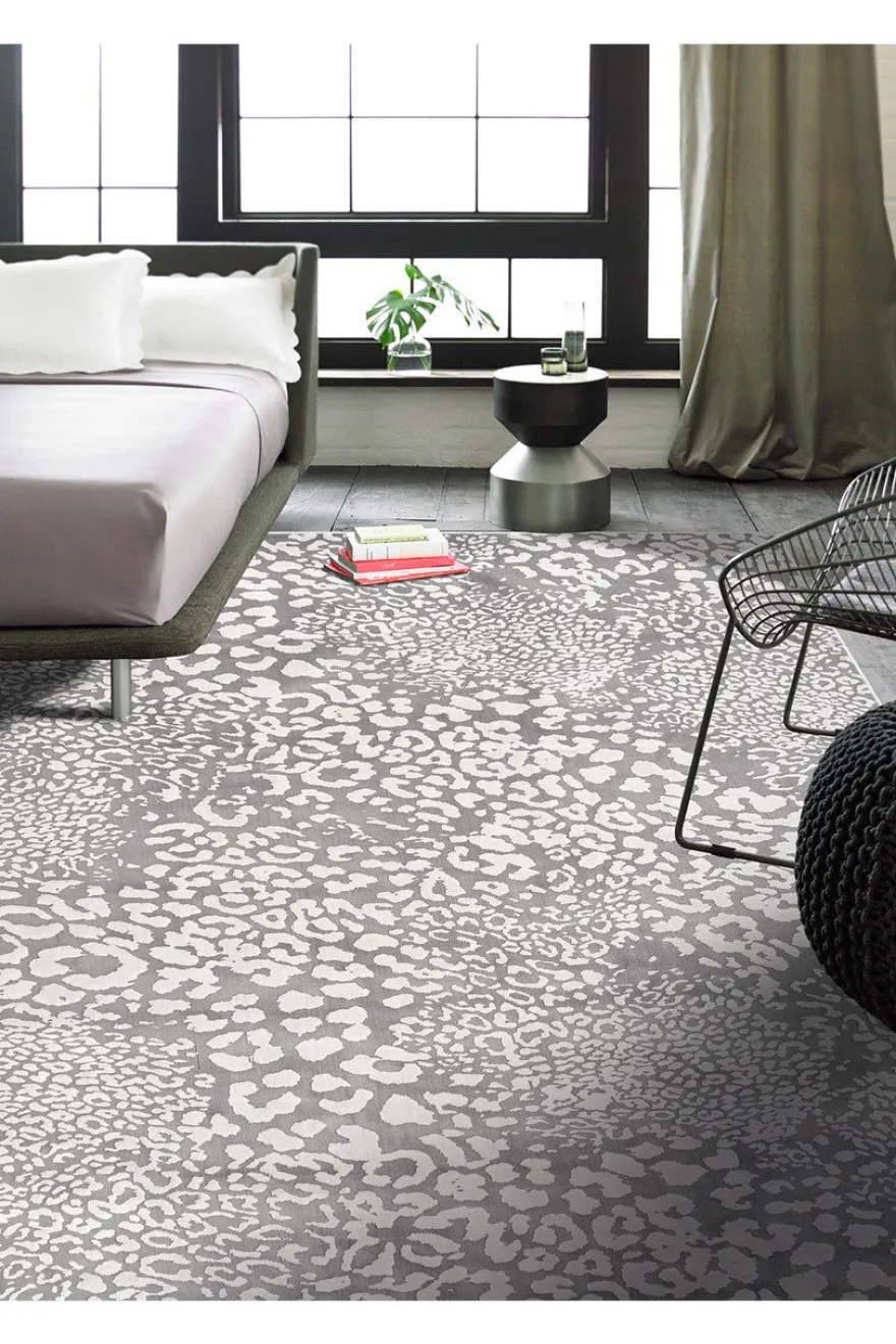 Serengeti- Light Grey Leopard Rug